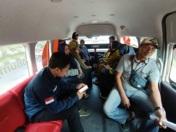 Menikmati Indahnya Kota Pahlawan dari Balik Kaca Feeder Wira Wiri Suroboyo