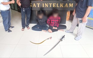 Ketua Gengster Pembuat Onar Surabaya Diringkus, Celurit dan Samurai Disita