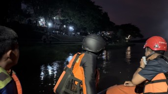 Masyarakat Penuhi Bantaran Sungai Brantas Tunggu Pladu, BPBD Kota Kediri Siaga