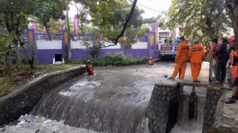 Bayi 4 Bulan yang Tercebur di Sungai Kapten Tendean Kediri Ditemukan Meninggal