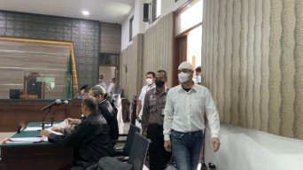 Curhat Ferry Irawan, Sengaja Disingkirkan Istri demi Kursi Kekuasaan