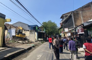 Eksekusi 10 Rumah di Kota Kediri Diwarnai Penolakan