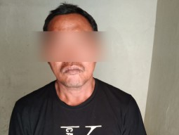 Usai Pijat Orang di Depan Balai Kota Surabaya, Pria ini Ditangkap Polisi, Lho...