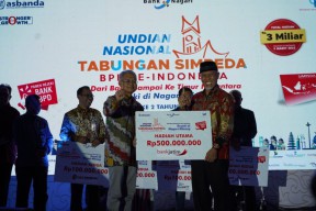 Nasabah Bank Jatim jadi Pemenang Undian Simpeda, Total Rp3 Miliar