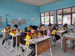 Mulai Pekan Depan Sekolah di Surabaya Wajib Menyanyikan Indonesia Raya Tiap Pagi