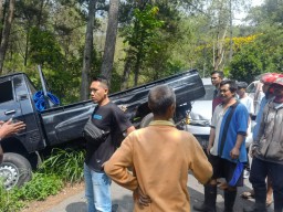 3 Mobil Tabrakan Beruntun di Jalur Tengkorak Klemuk Batu