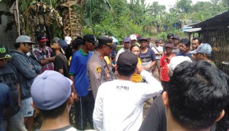 Dianggap Biang Kerok Jalan Rusak, Warga Tegalsari Banyuwangi Hadang  Dump Truck