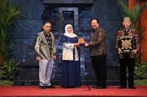 Khofifah Ajak PTS di Jatim Bantu Tingkatkan Produktivitas Pertanian