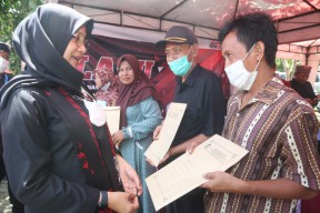 Pengantin Baru di Banyuwangi Bisa Langsung Dapat 3 Dokumen Kependudukan