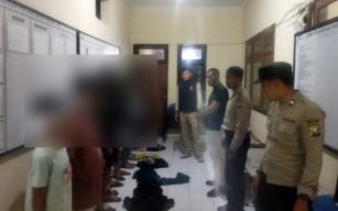 Perang Sarung di Kota Batu Libatkan Bocil, Mewek saat Diciduk Polisi