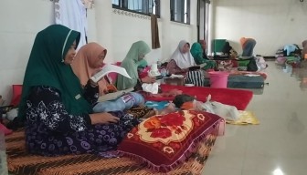 Ratusan Lansia Ikuti Pesantren Kilat Ramadan di Jombang, Sejuknya...