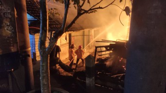 Pasar Gondanglegi Pasuruan Terbakar Dini Hari Tadi