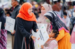Safari Ramadan ke Tuban, Gubernur Jatim Salurkan Santunan 2000 Anak Yatim
