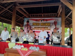Polda Jatim Bekuk Produsen Bubuk Petasan yang Dijual Online, Pasok Seluruh Indonesia