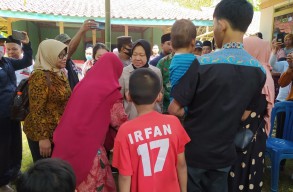 Mensos Sambangi Ipin, Remaja yang Rawat 3 Adik dan Ibu ODGJ