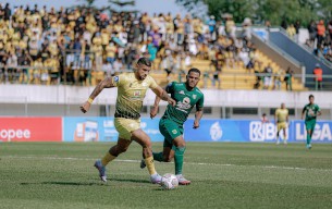 Persebaya Takluk Dikandang Barito Putra, Aji Respek Keputusan Wasit