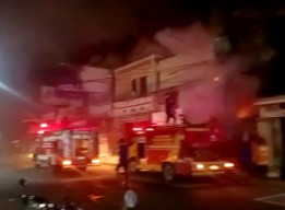 Usai Gardu Travo Terbakar,  Ruko di Gresik Dilalap Api saat Penghuninya Tidur