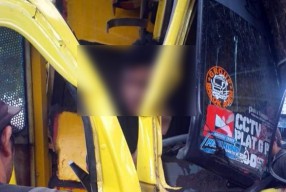 Truk Tabrak Pohon di Malang, Sopir Terjepit Kabin, Kernet Luka Ringan