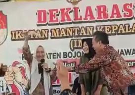 Viral, Momen Keakraban Bupati Bojonegoro Disawer Anggota DPRD Jatim