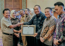 Pemkab Gresik Terima Penghargaan Kanwil BPN Jatim atas Partisipasi Program PTSL