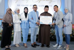 Donasi Al-Quran Braille dalam Pembukaan Store Produk Kosmetik