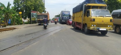 Jalan Nasional Lamongan-Gresik Macet 4 KM, Hanya Gara-gara Kedelai