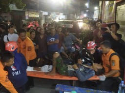 Pria Mabuk di Surabaya Disabet Pedang, Gegera Minta Maaf Malah Dipukul
