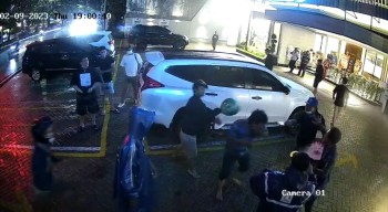 Bapak dan Anak Kompak Hajar Jukir Kafe di Surabaya hingga Babak Belur, Pemicunya Sepele