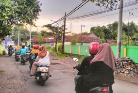 Jalan Dua Kecamatan di Pasuruan Rusak dan Berlubang Meski Sering Dibenahi