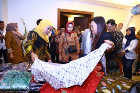Khofifah Ajak PWI Jatim Masifkan Literasi dan Inklusi Keuangan