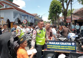 Motor Rengkek, Cara Polres Jombang Berbagi untuk Masyarakat di Hari Jumat