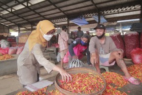 Mas Dhito Siapkan Langkah Atasi Kenaikan Harga Bahan Pokok di Kediri