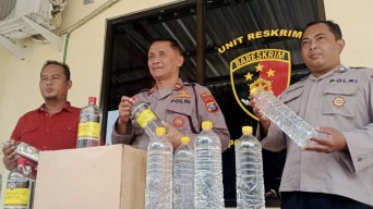 Penjual Miras Berkedok Warung Kopi di Kediri Digerebek Polisi