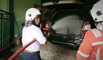 Usai Dipakai Jalan-jalan, Sebuah Mobil di Gresik Terbakar