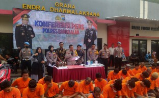 Ya Ampun.....Wanita di Bangkalan Produksi Miras, Barang Bukti Bikin Kaget