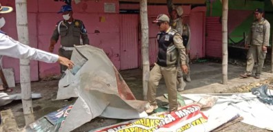 Diduga Prostitusi Terselubung, Satpol PP Bangkalan Bongkar Lima Kios di Terminal Bancaran