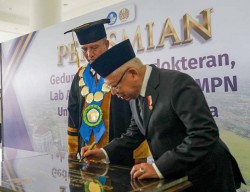 Ma'ruf Amin Resmikan Gedung dan Saksi Pengukuhan Gubes di Unesa
