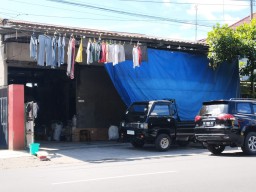 Warga Tulungagung Jemur Baju di Jaringan Listrik, Komentar PLN Tegas!