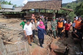 Khofifah Siapkan Anggaran BTT untuk Pembangunan Rumah Terdampak Tanah Gerak