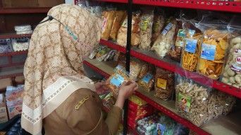 Sidak Swalayan dan Toko Grosir Mamin di Tulungagung, Ini Temuan Dinkes