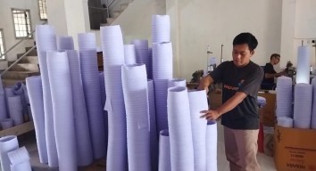 Berkah Ramadan, Omzet Perajin Kopiah di Banyuwangi Melejit