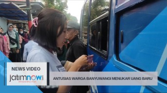 Antusias Warga Banyuwangi Rela Antri Panjang Demi Uang Baru