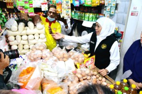 Sidak di Pasar Legi Ponorogo, Ini Temuan Khofifah