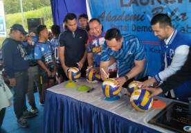 Emak-emak Heboh Sambut AHY di Tuban