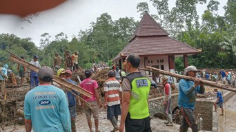 Sawah Rusak Diterjang Banjir Bandang di Batu