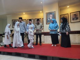 DPRD Surabaya Berbagi Keceriaan dan Kemenangan Bersama Anak Yatim
