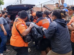 Remaja Hilang Terseret Arus Sungai di Surabaya Ditemukan Meninggal
