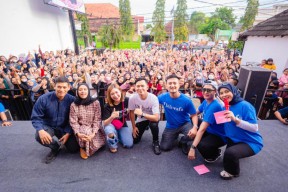 Dika BJ Dan Tim Mama Lela Ramaikan Grand Opening Deliwafa di Kediri