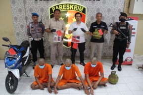 Komplotan Maling Bobol Rumah di Kediri, Gondol HP hingga Tabung Elpiji