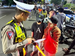 Satlantas Polrestabes Surabaya akan Hipnotis Pengendara Mokong, Apaan Tuh?